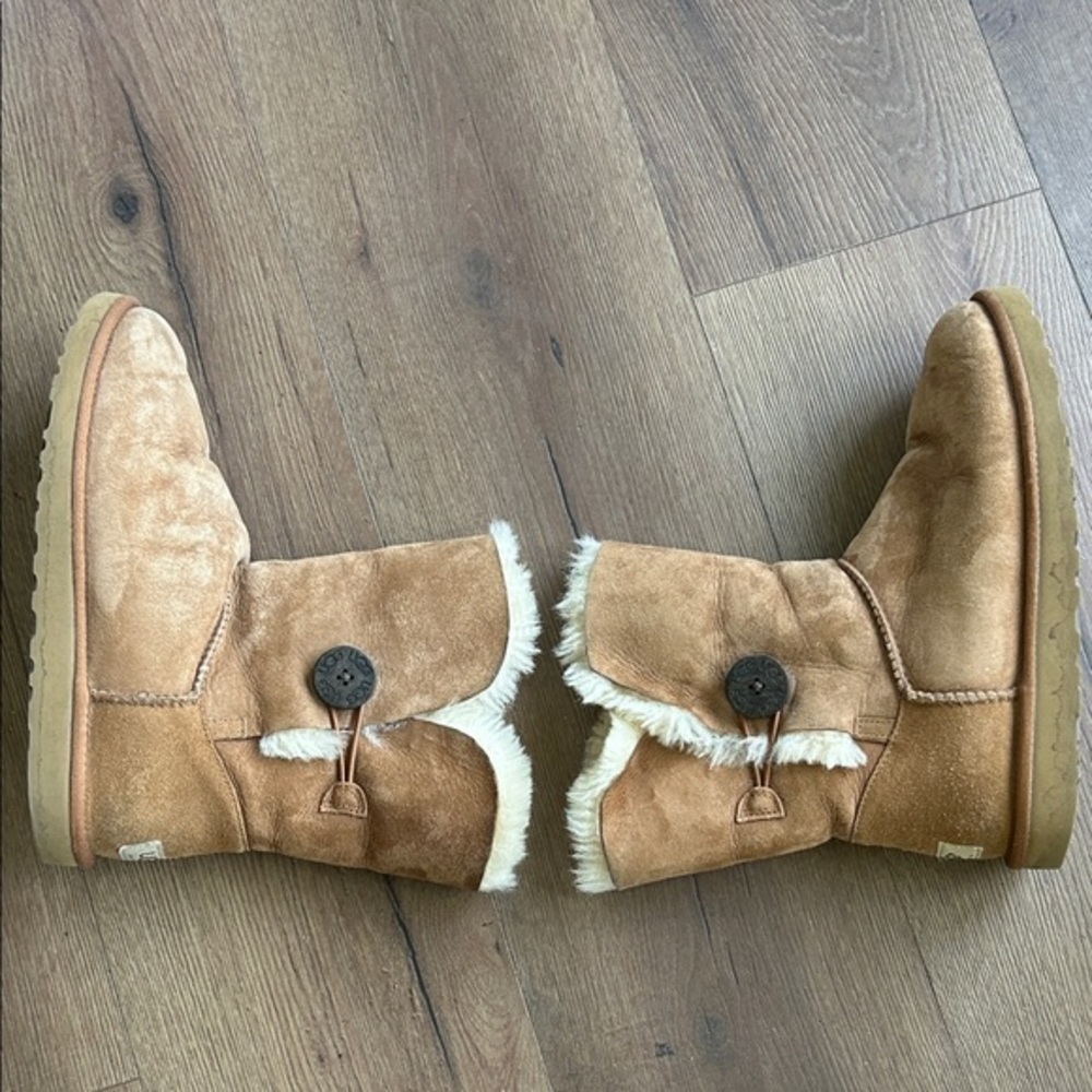 Ugg Boots Tan Suede Fur-Lined Boots ! Size 8